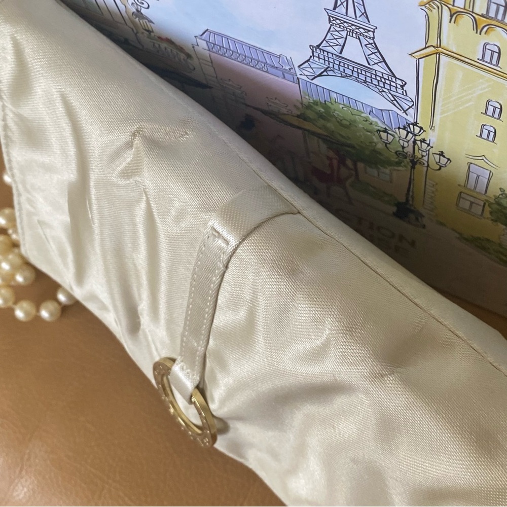 Bvlgari Ivory Satin Clutch Emirates Toiletries Amenity Pouch with Logo Gold Ring - Picture 4 of 15